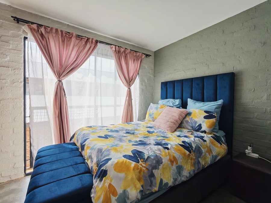 To Let 1 Bedroom Property for Rent in Kannoniers Park North West